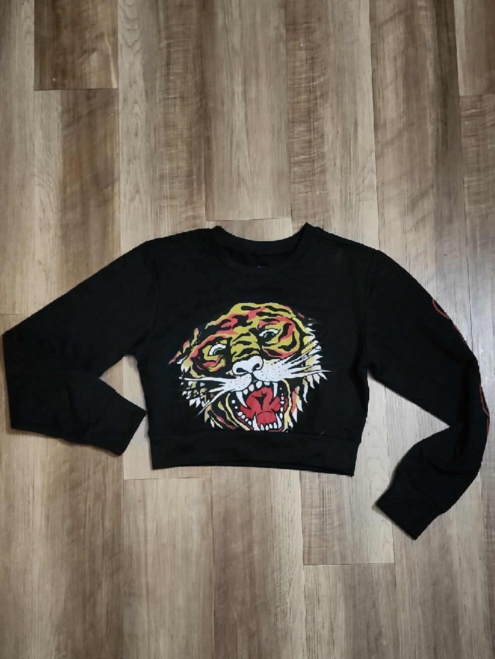 Ed Hardy Cropped Tiger Sweatshirt Y2K Tattoo Graphic Grunge Streetwear Top - Picture 3 of 9